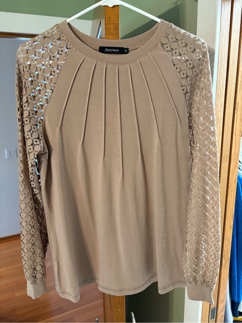 Automot Tan Lace-Sleeve Pleated Long-Sleeve Tee
